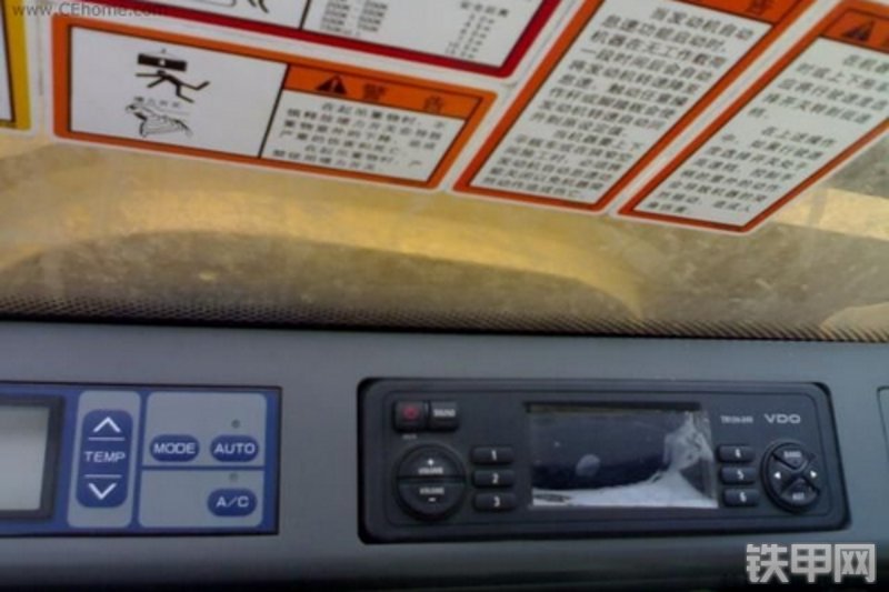 柳工CLG925LC挖掘机整机外观