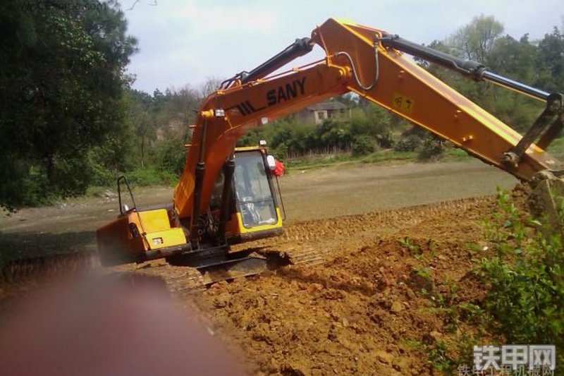 三一重工SY205C-8挖掘机整机外观