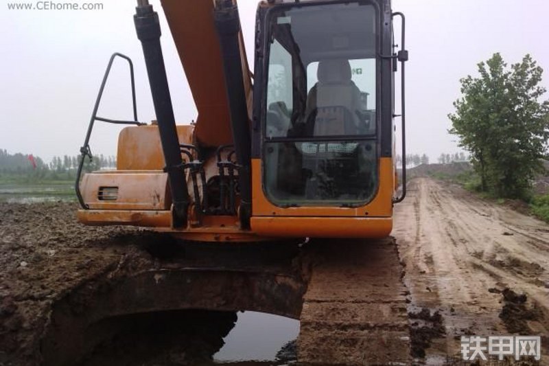 三一重工SY205C-8挖掘机整机外观