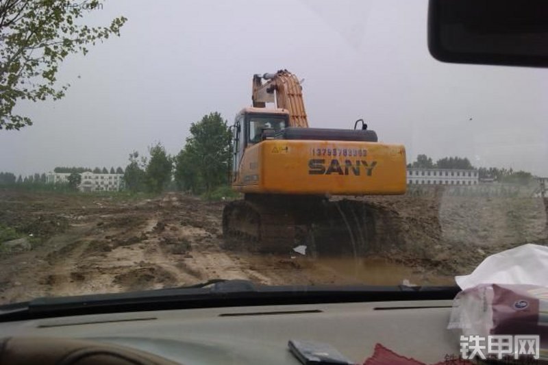 三一重工SY205C-8挖掘机整机外观