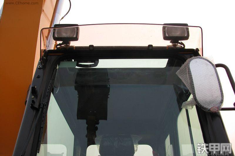 三一重工SY215C-8挖掘机整机外观