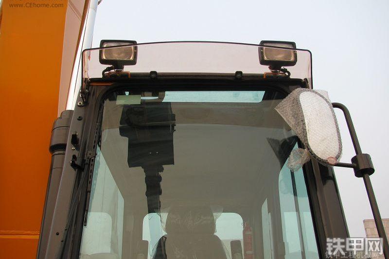 三一重工SY215C-8挖掘机整机外观