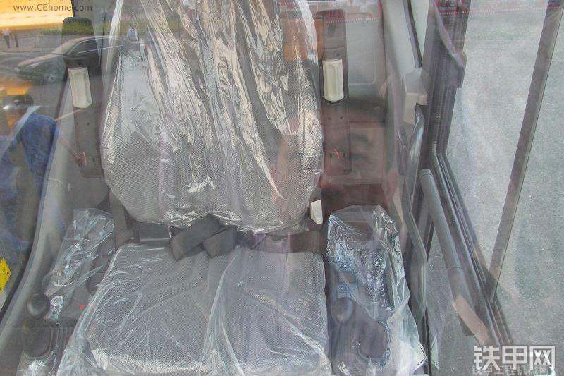 三一重工SY215C-8挖掘机整机外观