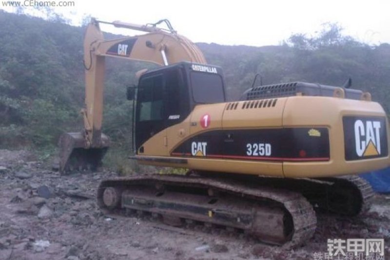 卡特彼勒325D挖掘机整机外观