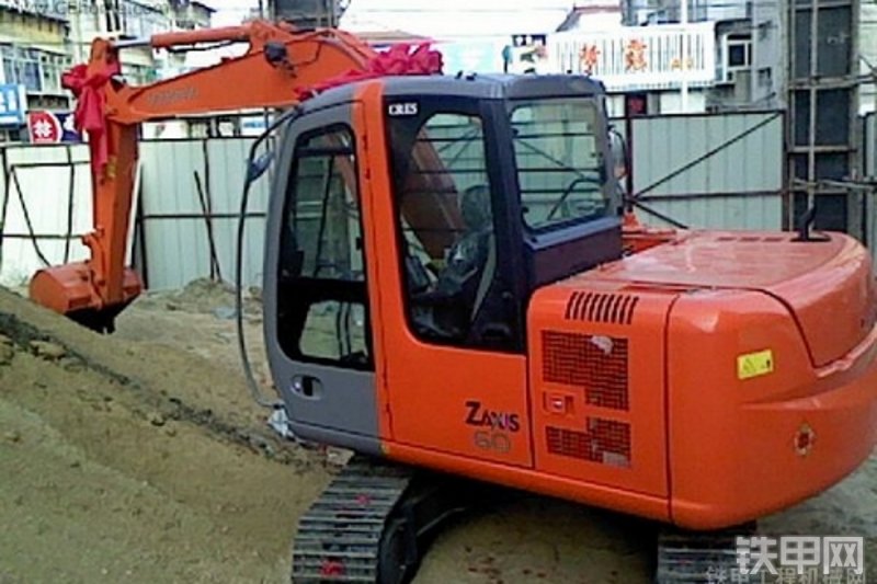 日立ZX60挖掘机整机外观