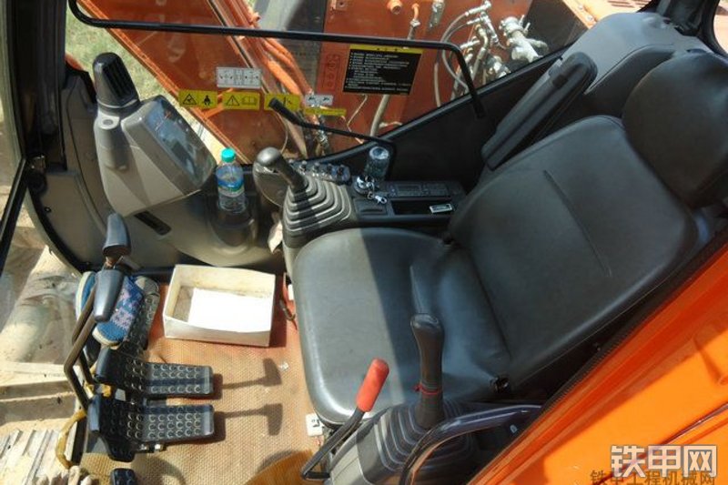 日立ZX60挖掘机整机外观