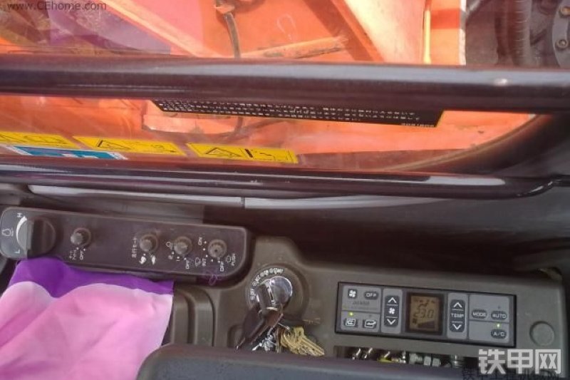 日立ZX120进口挖掘机整机外观