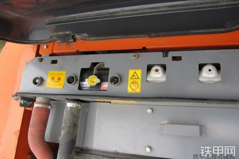 日立ZX200-3挖掘机整机外观