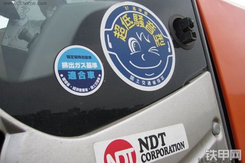 日立ZX200-3挖掘机整机外观