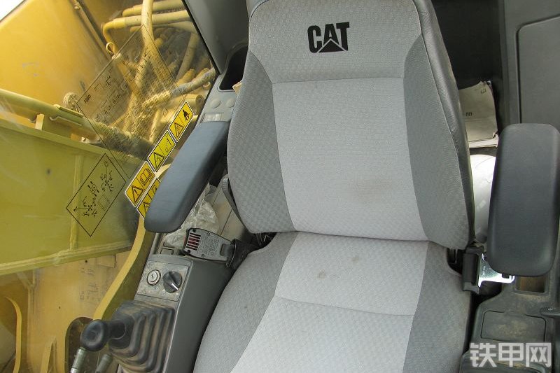 卡特彼勒320D液压挖掘机局部