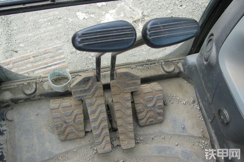 卡特彼勒320D液压挖掘机局部