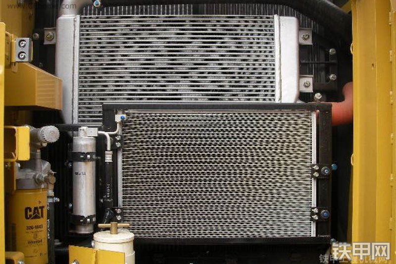 卡特彼勒320D液压挖掘机局部