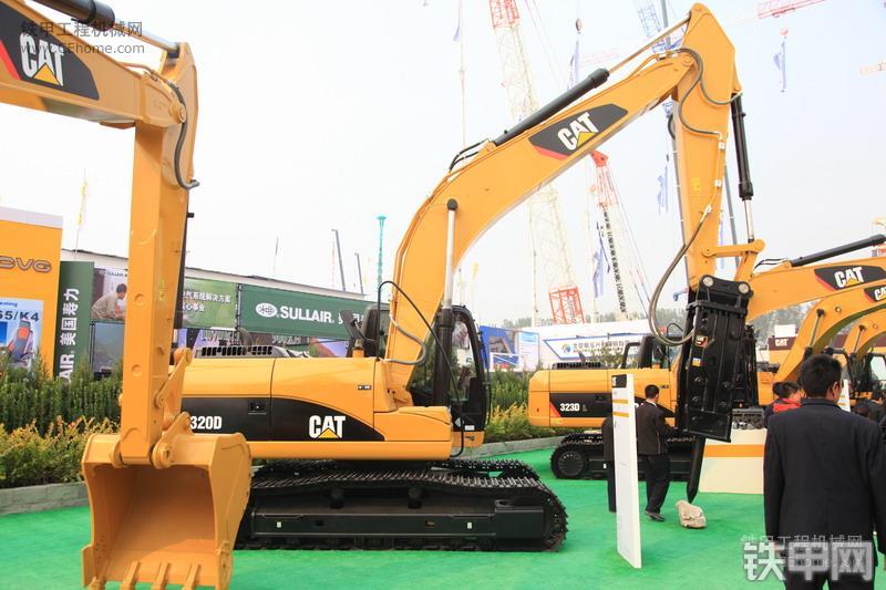 卡特彼勒320D液压挖掘机整机外观