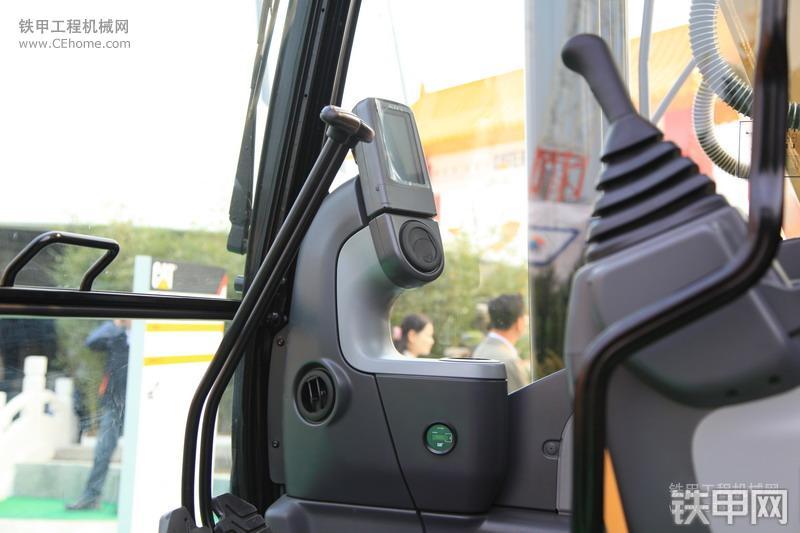 卡特彼勒320D液压挖掘机局部