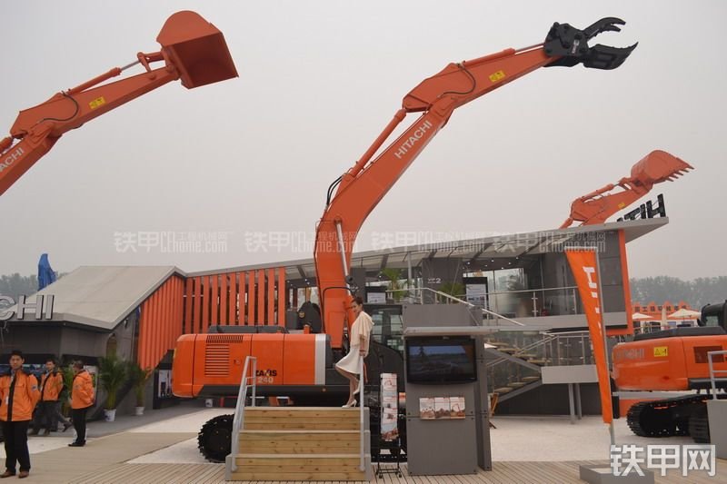 日立ZX240-3挖掘机整机外观