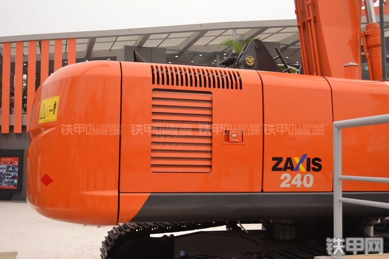 日立ZX240-3挖掘机整机外观