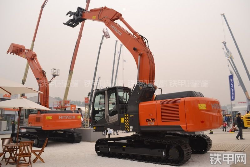 日立ZX240-3挖掘机整机外观