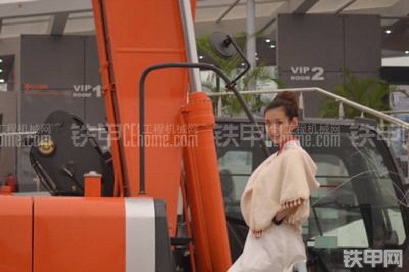 日立ZX240-3挖掘机整机外观