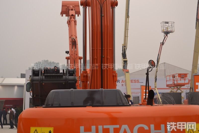 日立ZX240-3挖掘机整机外观