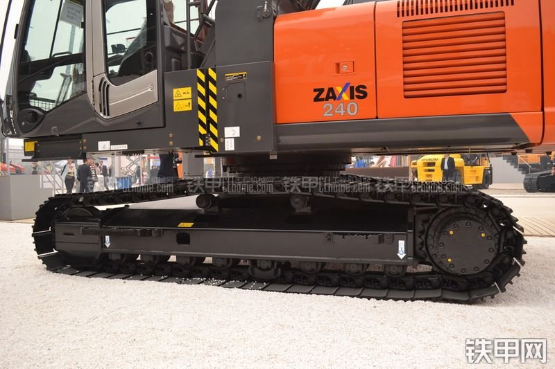 日立ZX240-3挖掘机整机外观