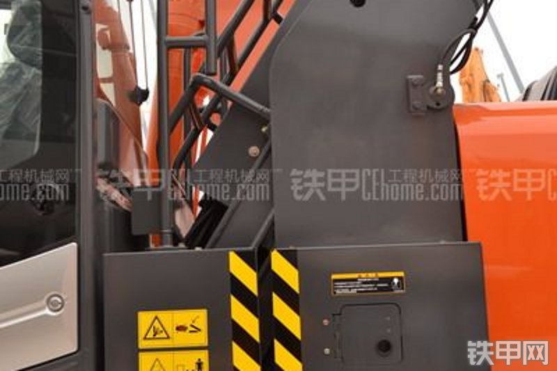 日立ZX240-3挖掘机整机外观