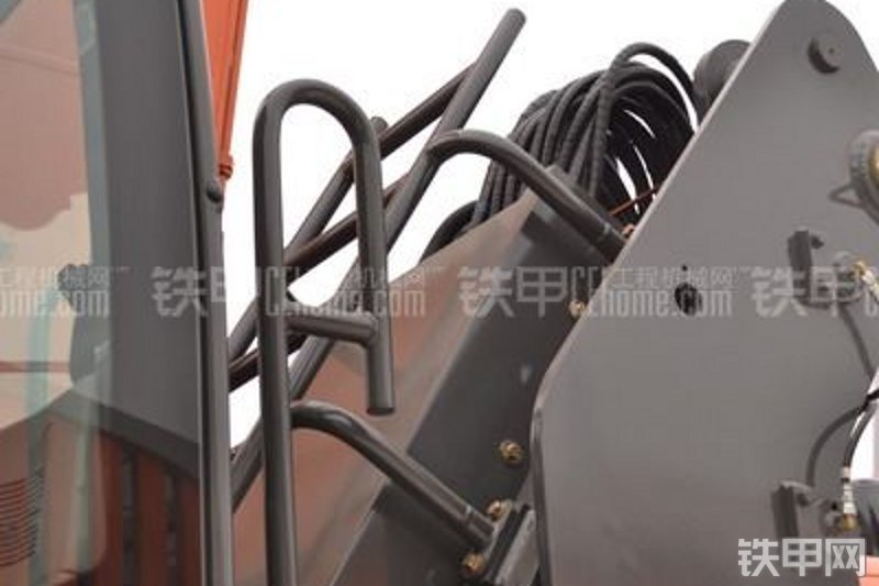 日立ZX240-3挖掘机整机外观