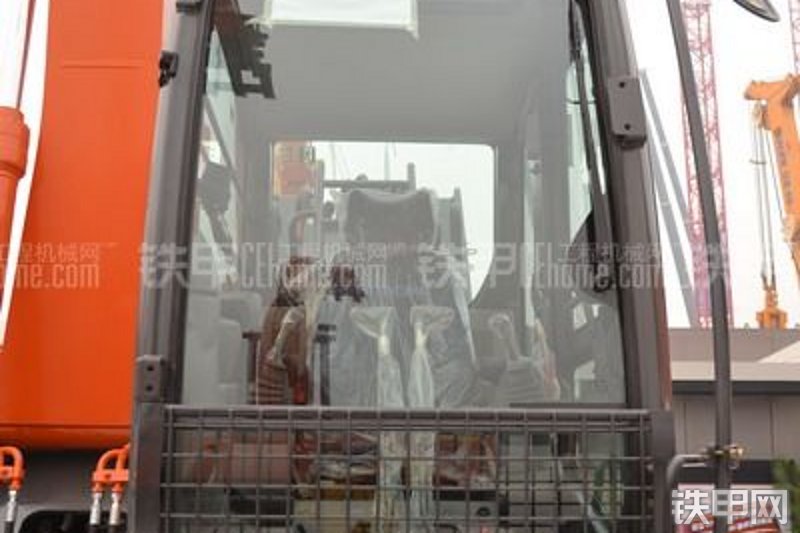 日立ZX240-3挖掘机整机外观