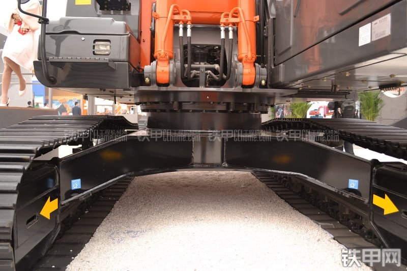 日立ZX240-3挖掘机整机外观