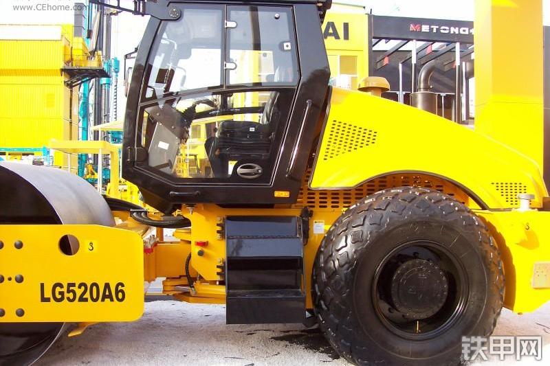 龙工LG520A机械驱动压路机整机外观