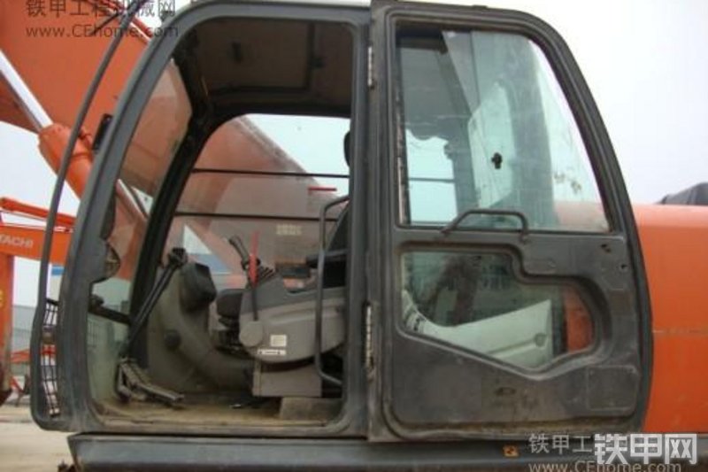 日立ZX360H-3挖掘机整机外观