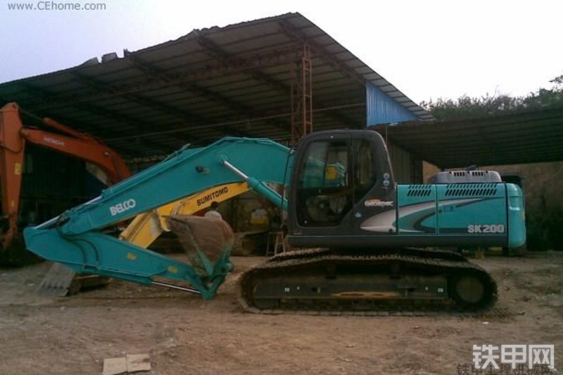 神钢SK200-8短臂挖掘机整机外观