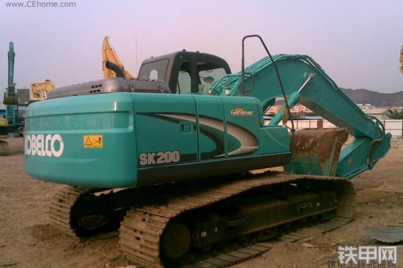 神钢SK200-8短臂挖掘机整机外观