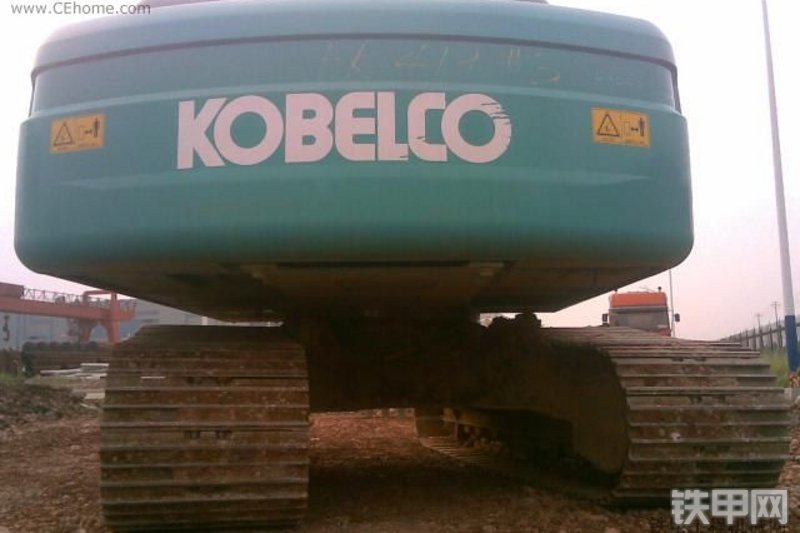 神钢SK200-8短臂挖掘机局部