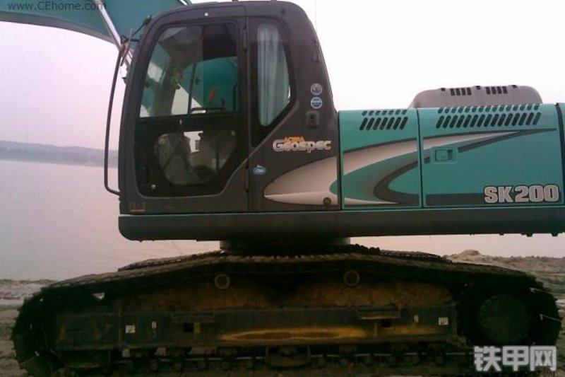 神钢SK200-8短臂挖掘机整机外观