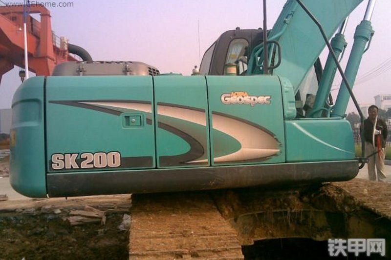 神钢SK200-8短臂挖掘机整机外观