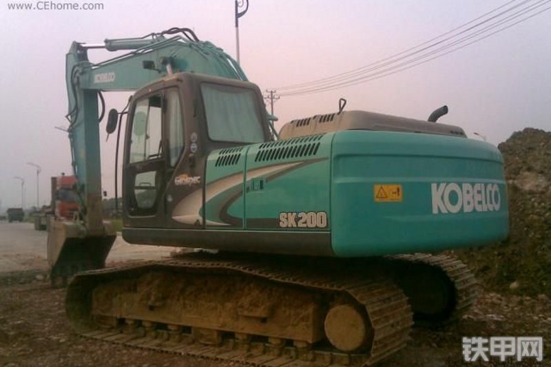 神钢SK200-8短臂挖掘机整机外观