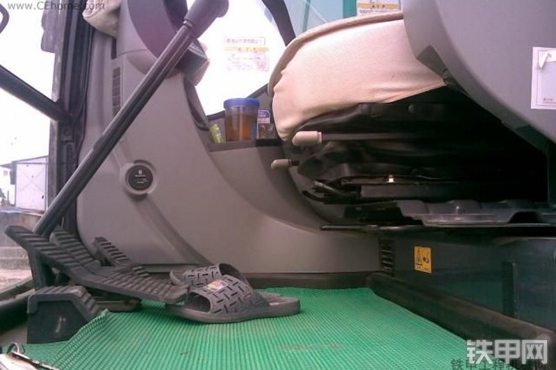 神钢SK200-8短臂挖掘机整机外观