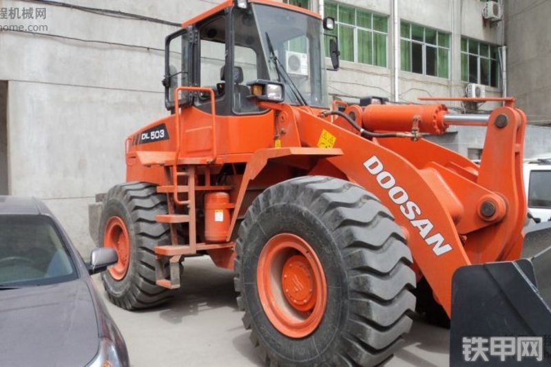 迪万伦DL503装载机整机外观