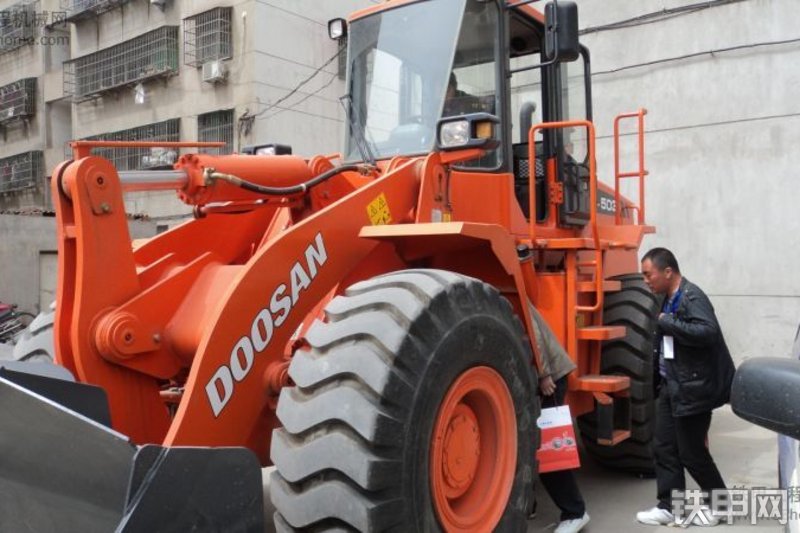 迪万伦DL503装载机整机外观
