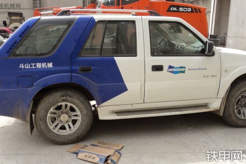 迪万伦DL503装载机整机外观