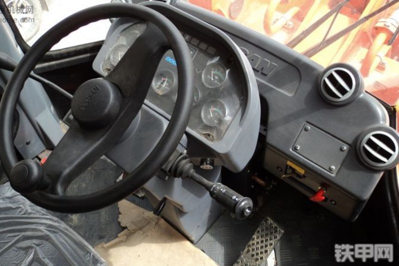 迪万伦DL503装载机整机外观