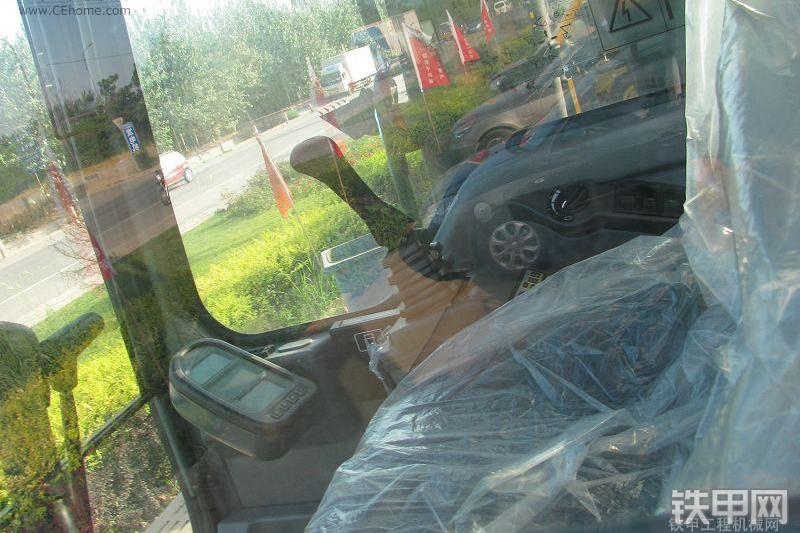 沃尔沃EC210B-Prime挖掘机局部