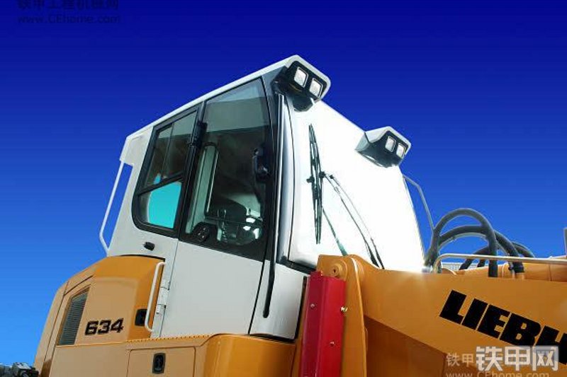 利勃海尔LR624 Litronic 装载机整机外观