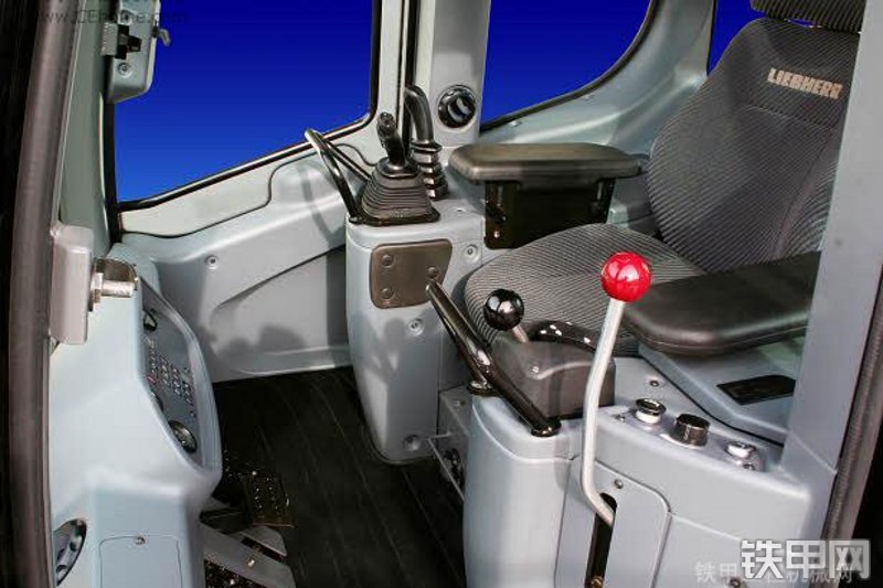 利勃海尔LR624 Litronic 装载机整机外观