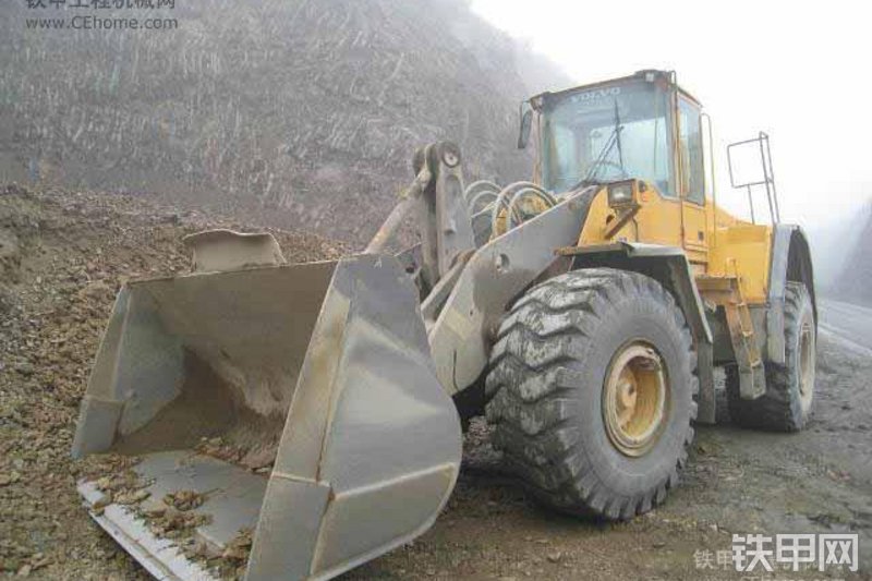 沃尔沃L150E装载机整机外观