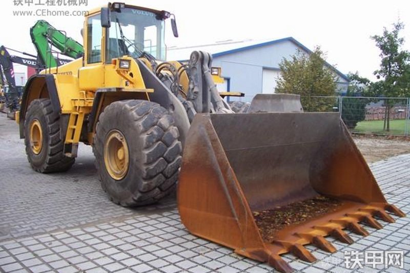 沃尔沃L150E装载机整机外观