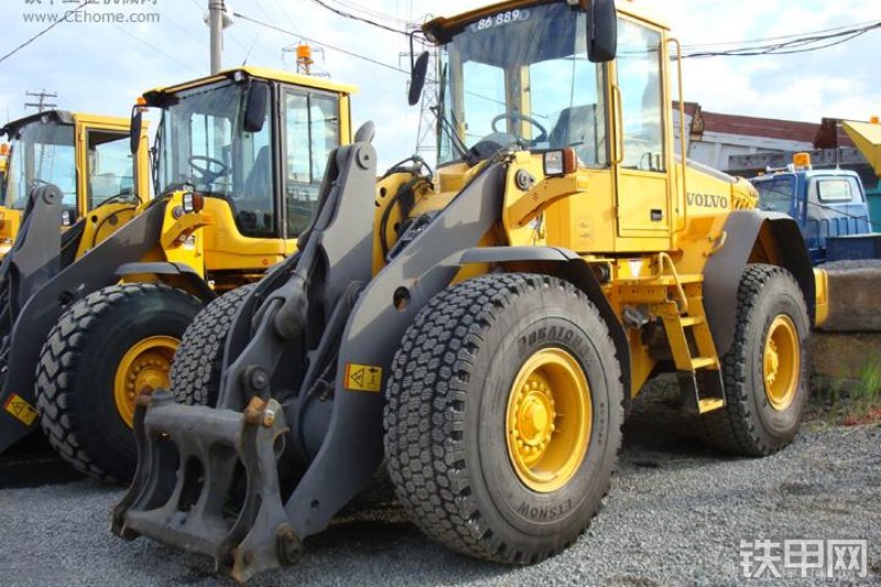 沃尔沃L90E装载机整机外观