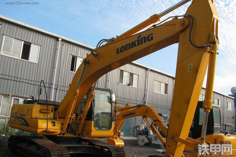 龙工LG6215挖掘机整机外观