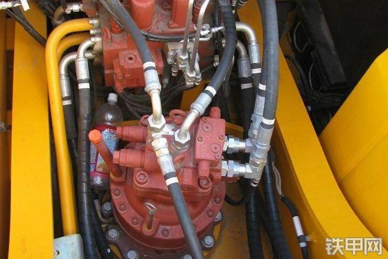 龙工LG6215挖掘机整机外观