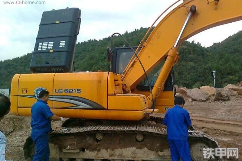 龙工LG6215挖掘机整机外观